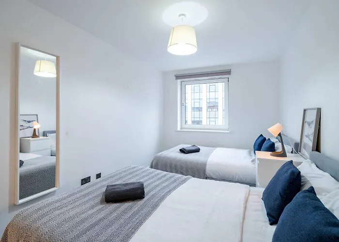 Daire Modern 3-bedroom In Leeds Centre - Sleeps 6 *